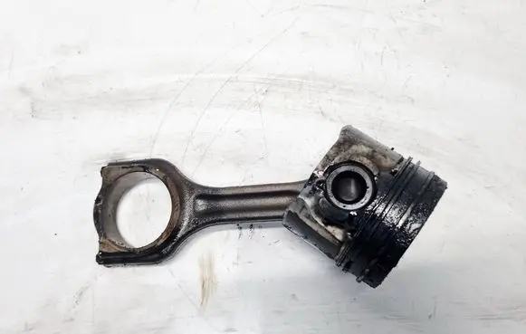 Ford Focus Piston with connecting rod 