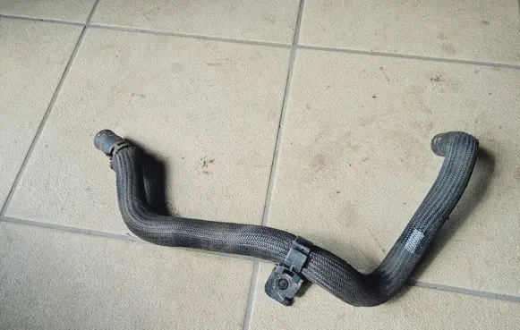 Nissan Leaf I (ZE0) Electric car engine cooling hoses/pipes 