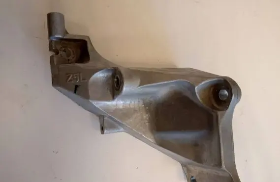 Infiniti Q50 Engine mounting bracket 11233-4HK5A