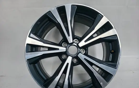 Nissan Qashqai R18 alloy rim HV08A