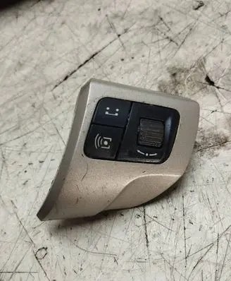 Steering wheel buttons/switches