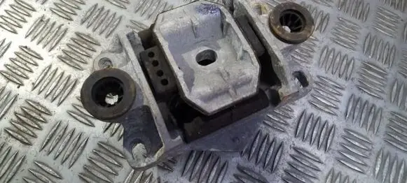 Ford Mondeo Mk III Engine mount bracket 1s717m122 1s71-7m122