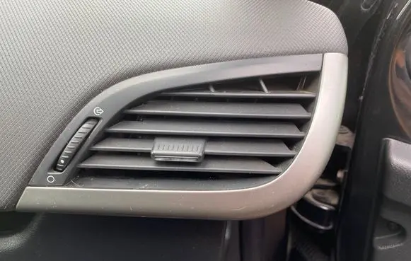 Peugeot 207 Dashboard side air vent grill/cover trim