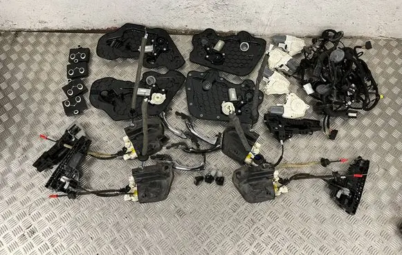 Audi A8 S8 D4 4H Front door soft close latching motor 4F0837060 4F0837059 8K0959801B