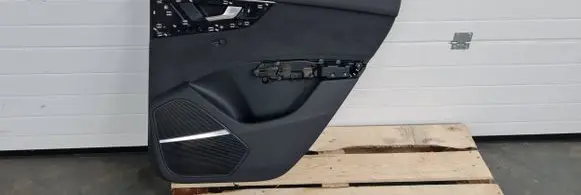 Trunk/boot side trim panel