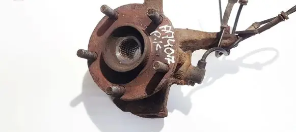 Nissan Almera Tino Front wheel hub