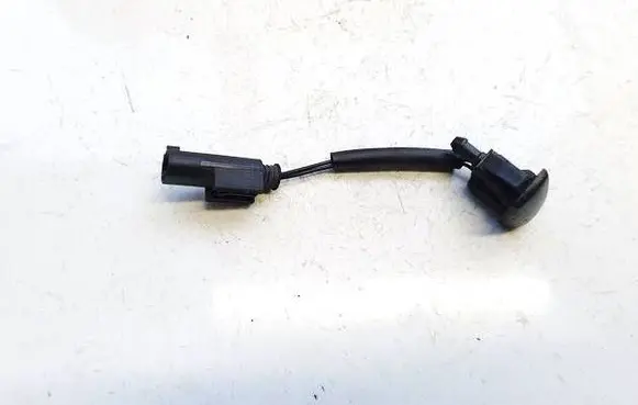 BMW 5 E60 E61 Windshield washer spray nozzle 7046060