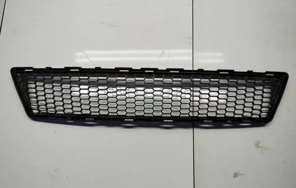 Toyota Verso Front bumper lower grill 53112-0F040