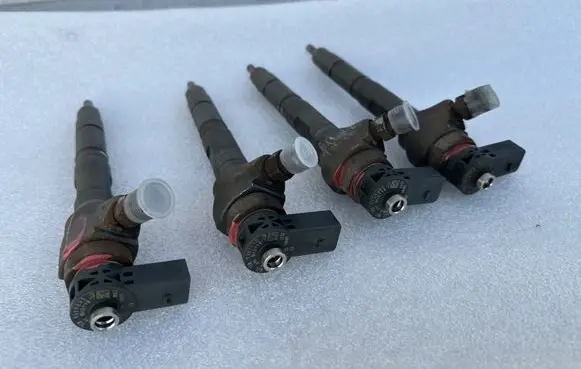Volkswagen PASSAT B7 Fuel injector 03L130277J