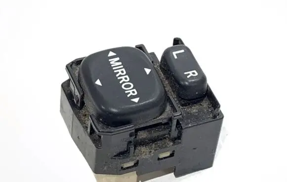 Wing mirror switch