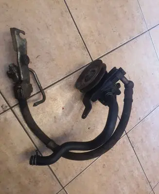 Nissan Sunny Power steering pump 4911074n00 1y184003