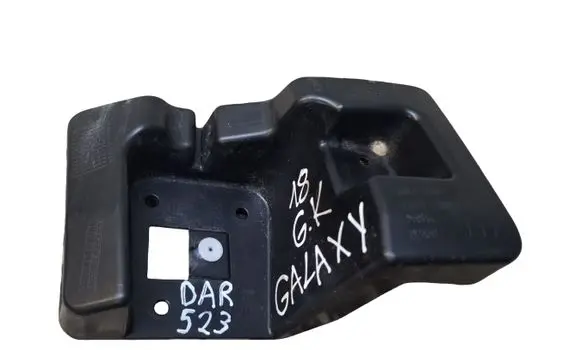 Rear bumper mounting bracket