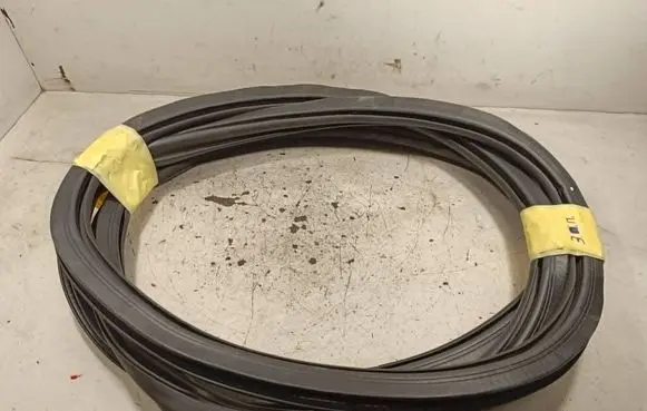 Audi SQ7 Rear door rubber seal (on body)
