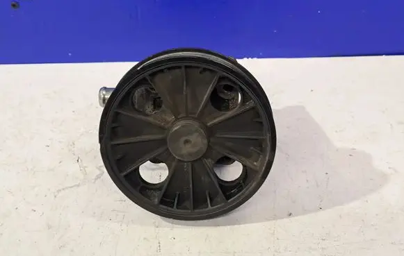 Volvo XC90 Power steering pump 8683967