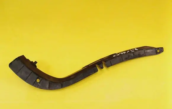 Rear bumper mounting bracket