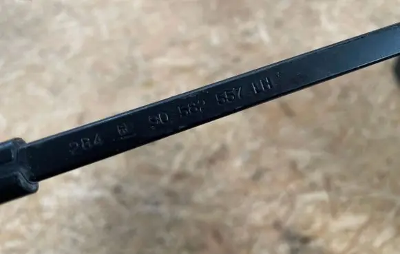 Opel Zafira A Front wiper blade arm 90582557