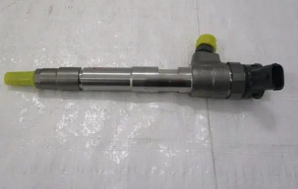 Nissan Almera N17 Fuel injectors set 8201636333 0445110800