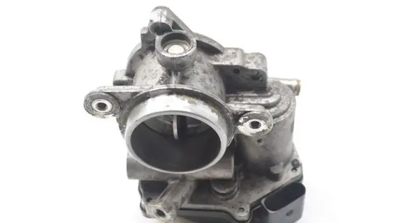 Volkswagen Golf VII Throttle valve 04L128063T