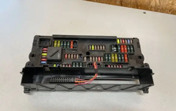 BMW 5 F10 F11 Fuse module 925281501