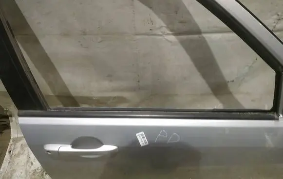 Honda CR-V Front door glass trim molding 
