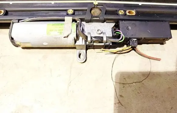 Mercedes-Benz E W210 Sunroof motor/actuator 390201608 2108204210