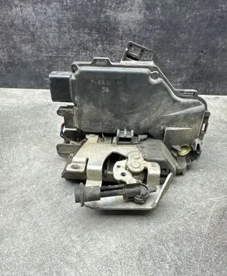 Audi A4 S4 B6 8E 8H Front door lock 4B2837016G