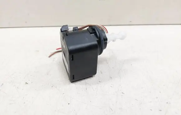 Headlight level adjustment motor