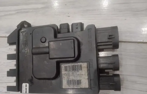 Opel Vivaro Battery control module 243501820R
