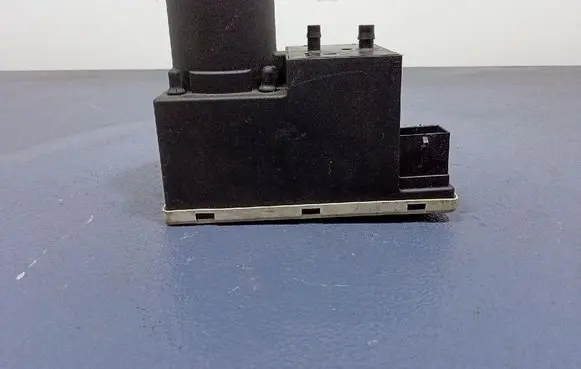 Audi A4 S4 B5 8D Central locking vacuum pump 8L0862257D