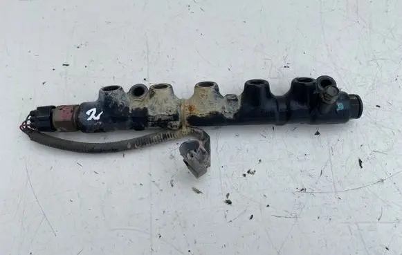 Toyota Avensis T220 Fuel main line pipe 8945812010