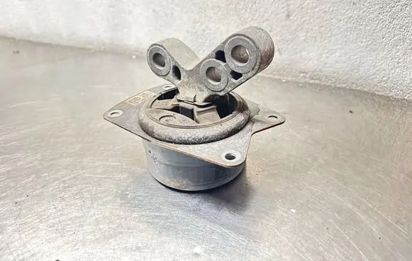 Opel Insignia A Engine mount bracket 13227730