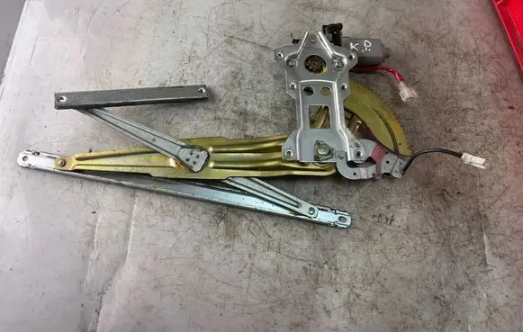Mitsubishi Pajero Sport I Front door window regulator with motor 5713a019 2621003210