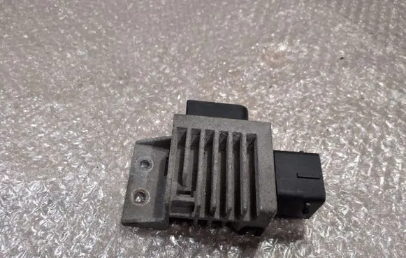 Renault Trafic III (X82) Glow plug pre-heat relay 271203982R