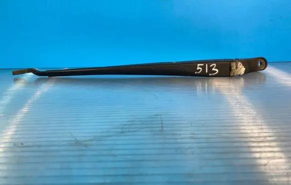 Toyota Auris 150 Front wiper blade arm 3451979