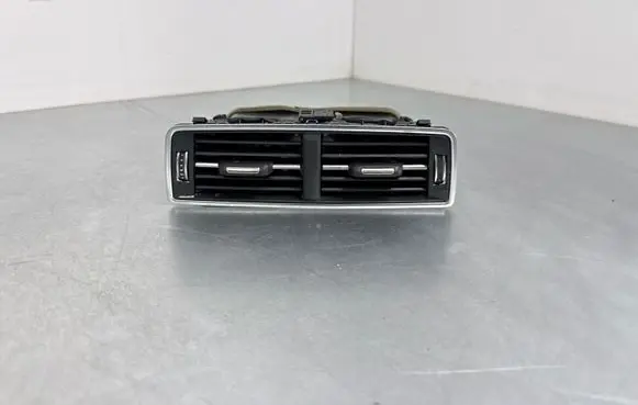 Audi Q7 4M Rear air vent grill 4M0819203C
