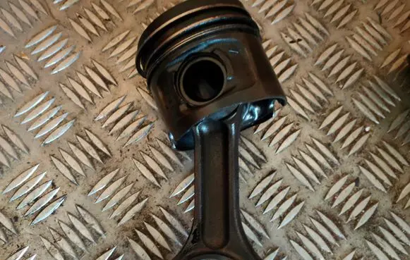 BMW 3 E90 E91 Piston 