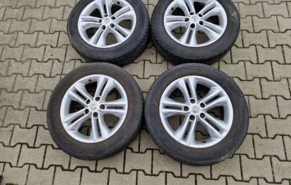 Nissan Qashqai R17 alloy rim 