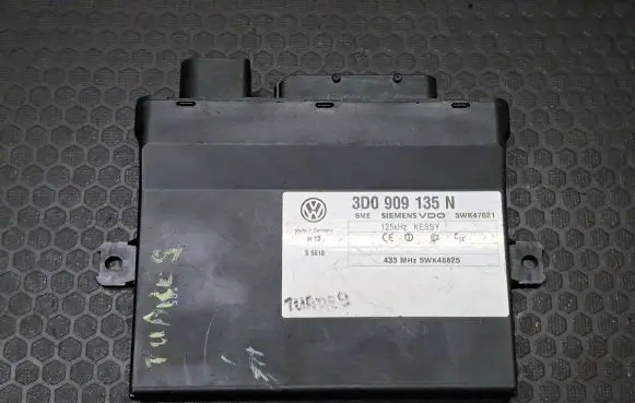 Volkswagen Touareg I Keyless (KESSY) go control unit/module 3D0909135N