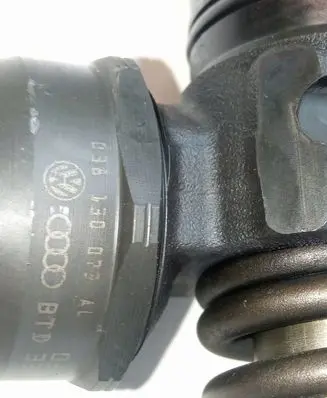 Volkswagen Golf IV Fuel injector 038130073AL