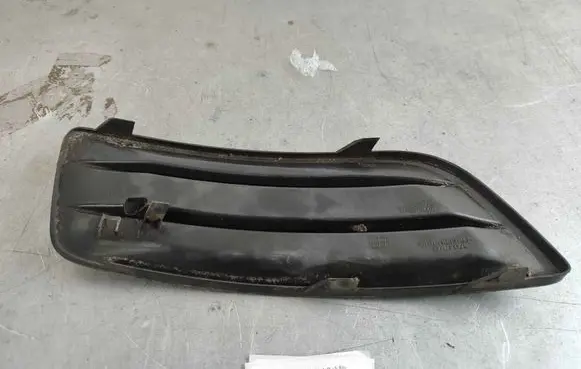 Volvo V50 Front bumper lower grill 30779102