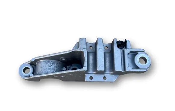 BMW M5 F90 Sway bar bush bracket, front 31306884012 6884012