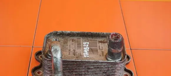 Volvo XC90 Engine oil radiator C5850003 D5244T18
