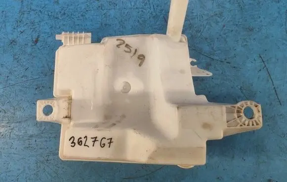 Ford Focus Windshield washer fluid reservoir/tank CP9Z17618A