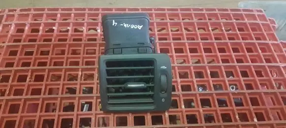 Volvo V50 Dash center air vent grill 506001