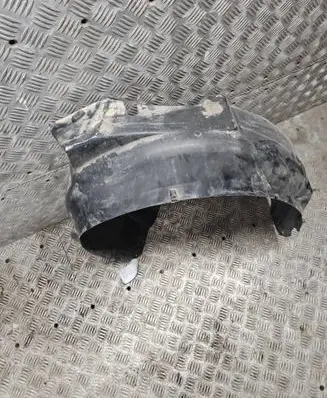 Front wheel arch liner splash guards