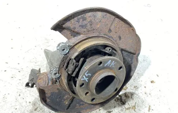 Rear wheel hub spindle/knuckle