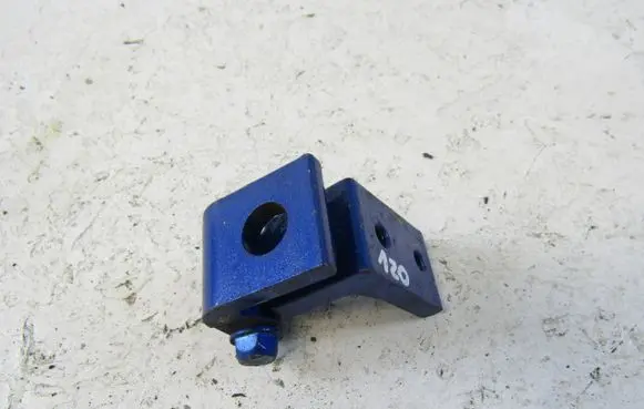 Skoda Octavia Mk2 (1Z) Rear door lower hinge 1Z0833412B