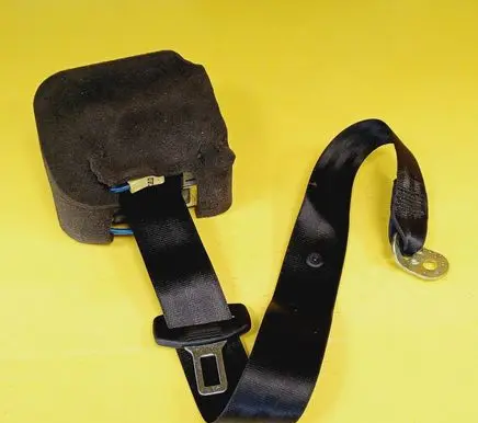 Rear seatbelt