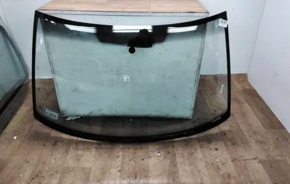 Skoda Fabia Mk2 (5J) Front windscreen/windshield window 