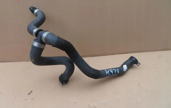 Mercedes-Benz C W205 Engine coolant pipe/hose